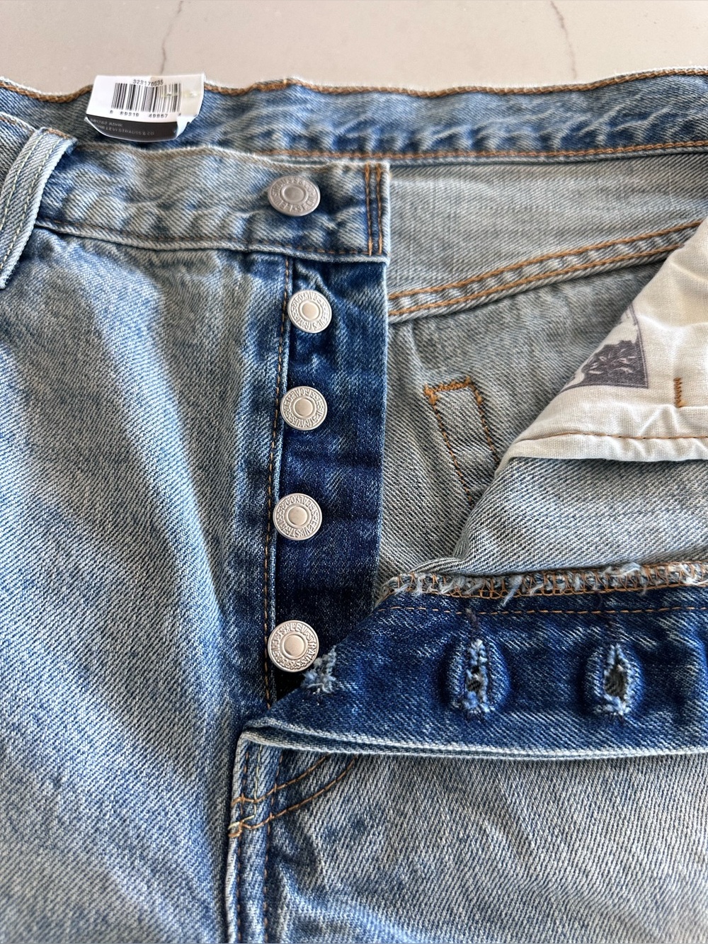 Levi's 501 Mid Rise Denim Shorts Button Fly 100% Cotton Cutoff Womens 32 NWTs - Picture 2 of 16
